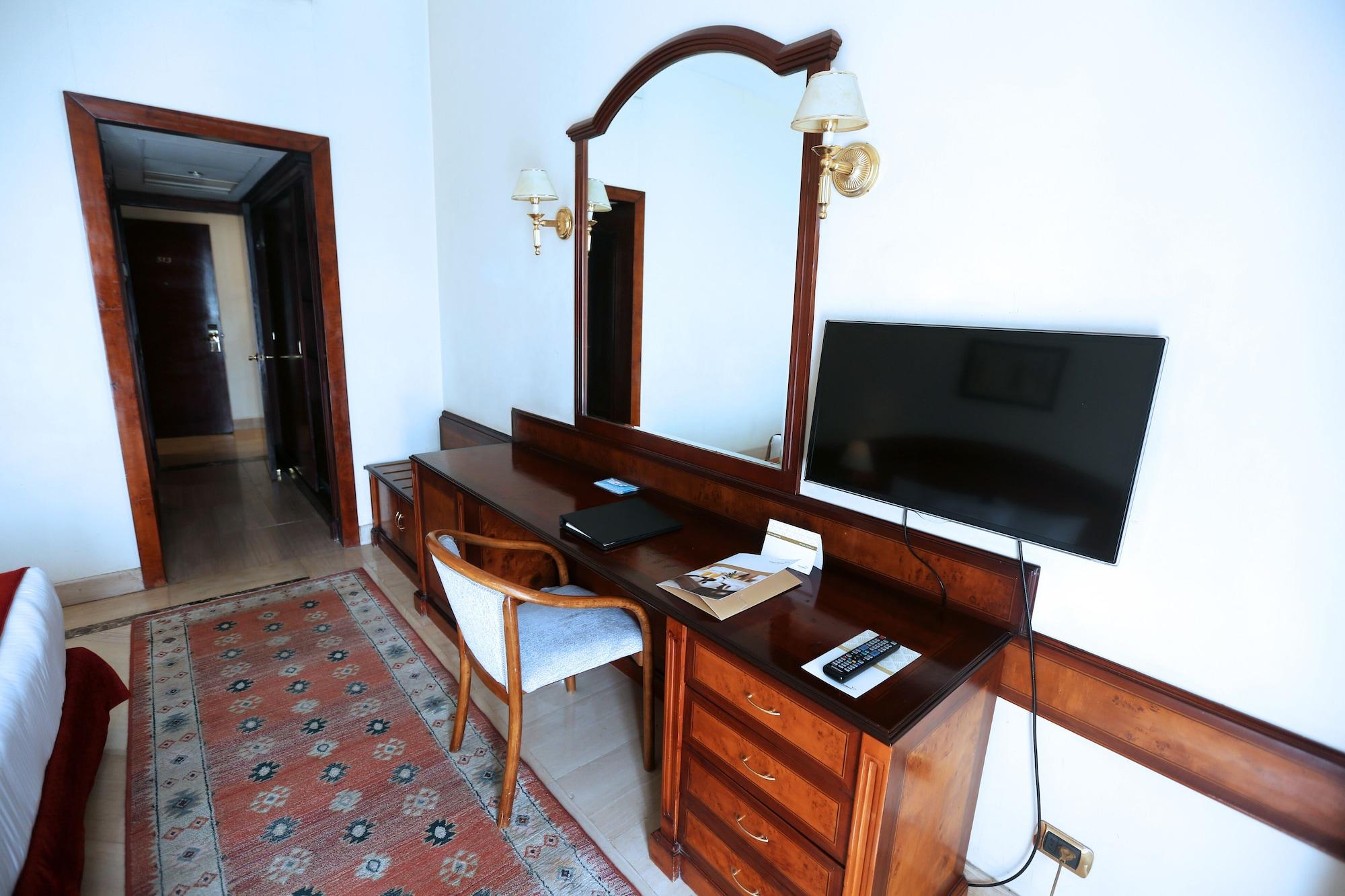 Triumph Plaza Hotel Kairo Bagian luar foto