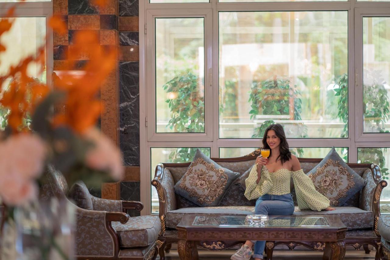 Triumph Plaza Hotel Kairo Bagian luar foto