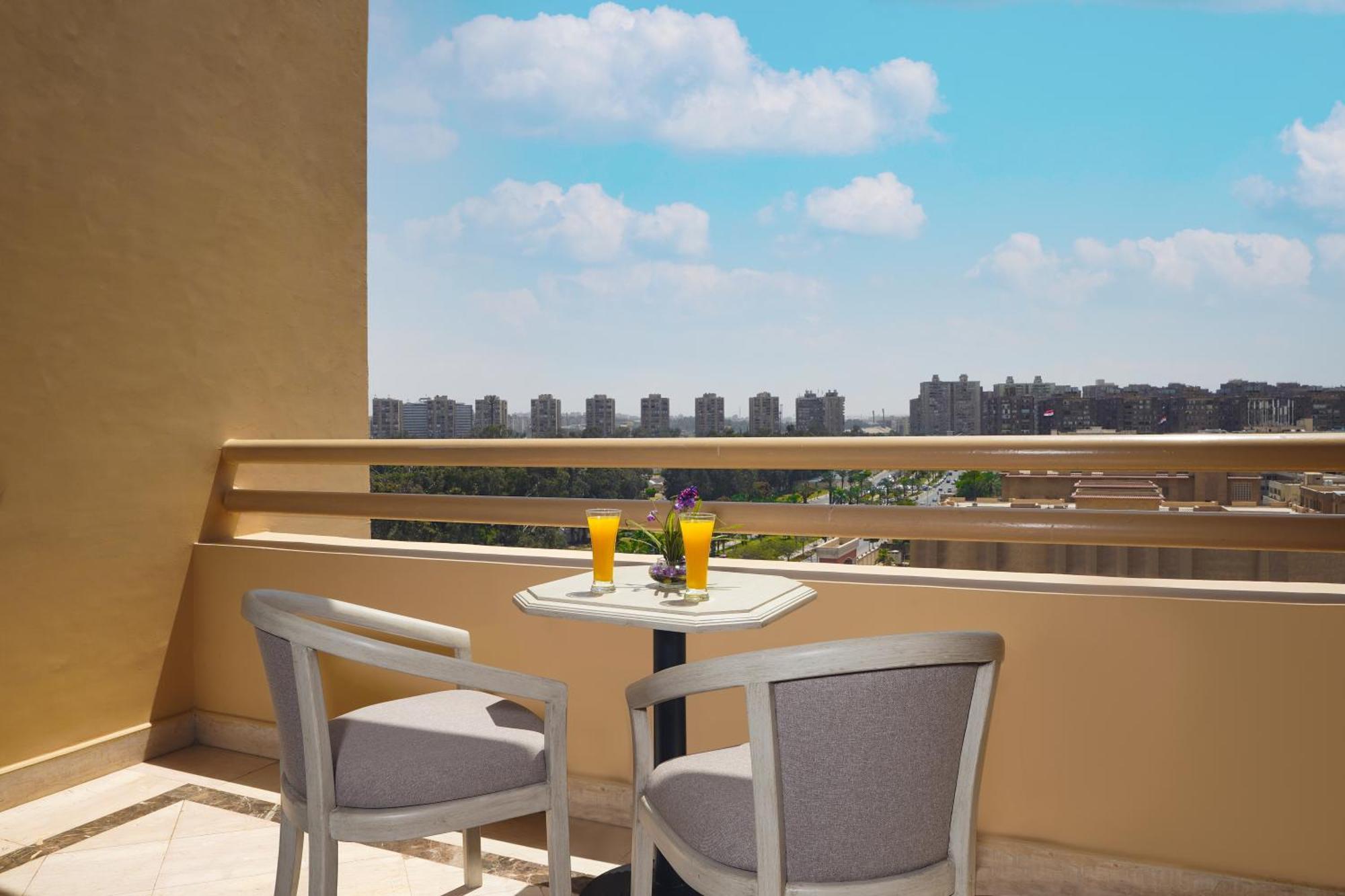 Triumph Plaza Hotel Kairo Bagian luar foto